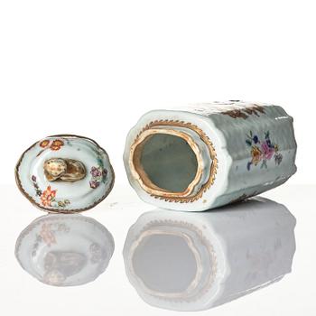 A famille rose armorial tea caddy with cover, Qing dynasty, Qianlong (1736-95).