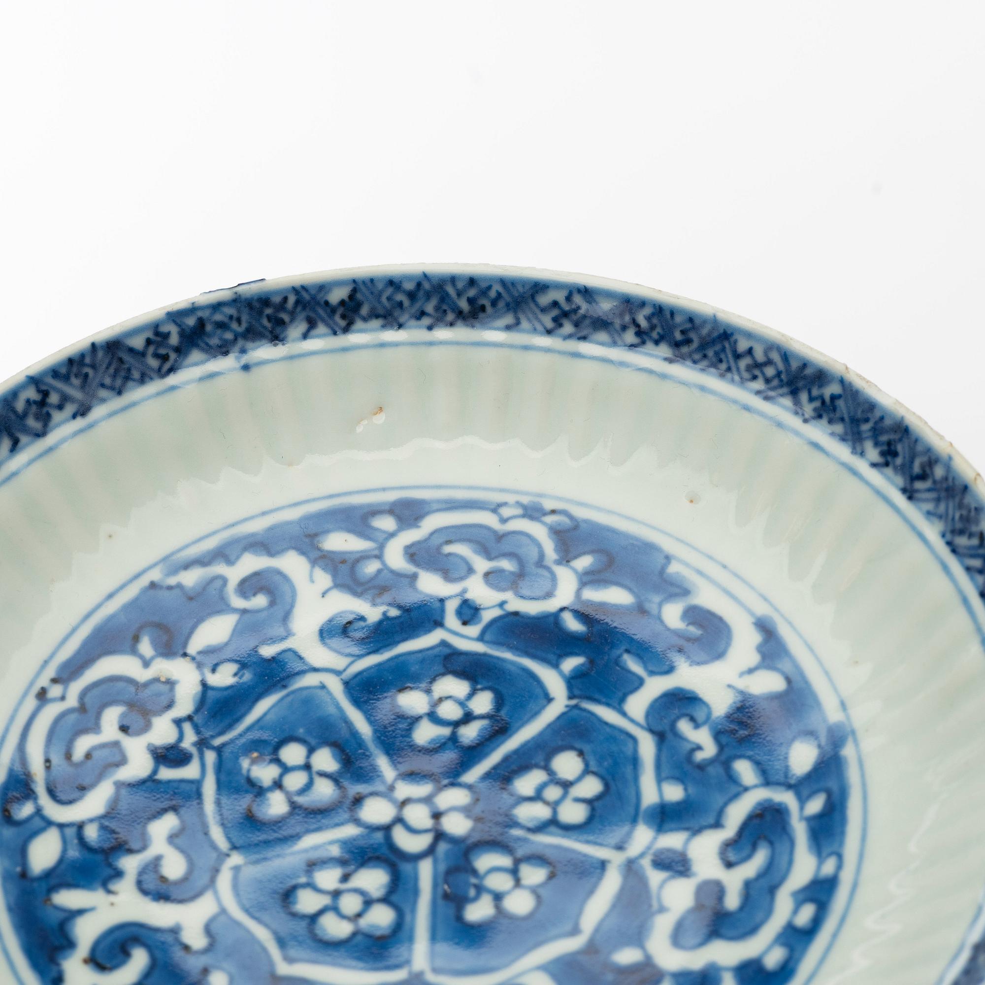 A pair of blue and white dishes, Ming dynasty (1368-1644).