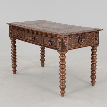 SKRIVBORD, med äldre delar, 1800-1900-tal.