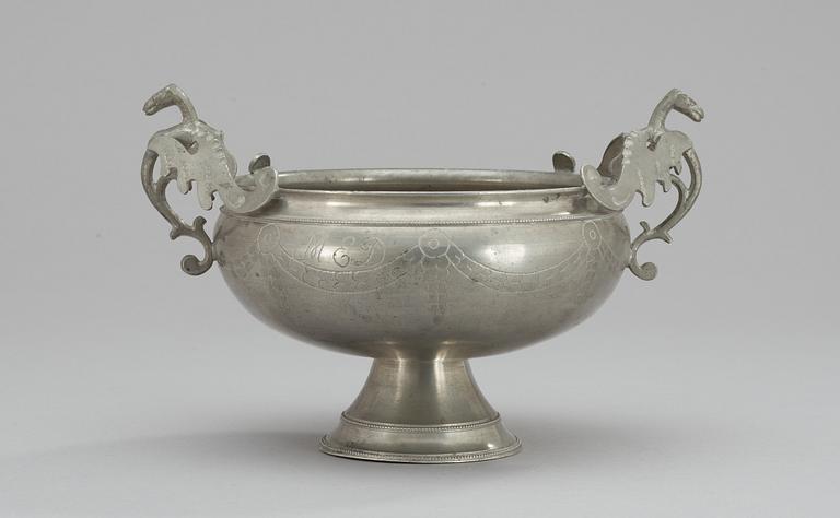 A Swedish pewter bowl, Makers mark by Gottlob F Baumann, Hudiksvall (1789-1826).