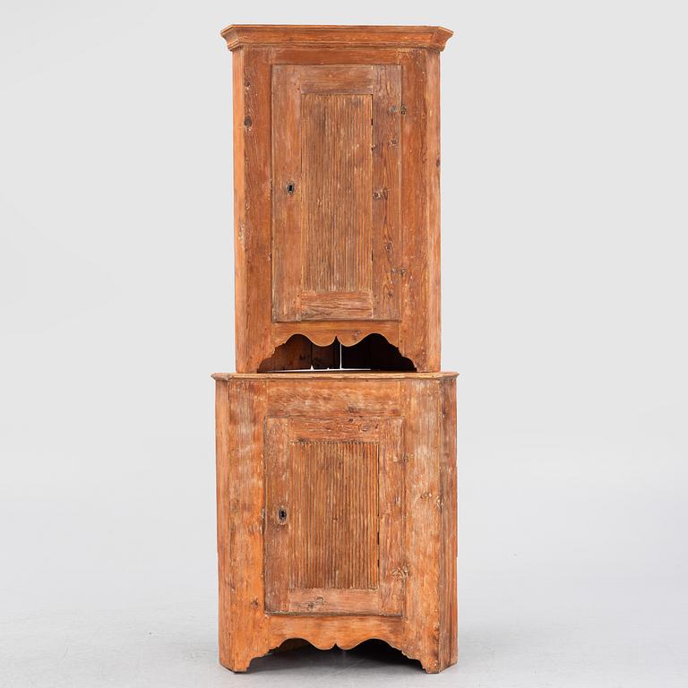 A corner cabinet, 19th Century.