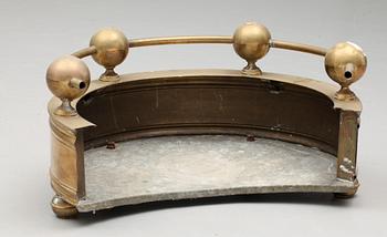 GNISTSKYDD, mässing, 1900-talets första hälft.