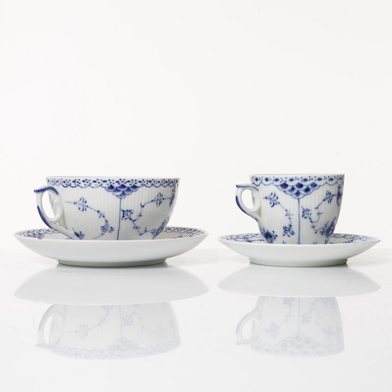 Royal Copenhagen, mat-, kaffe- och teservis, 88 delar, "Musselmalet", Danmark, 1800-1900-tal.