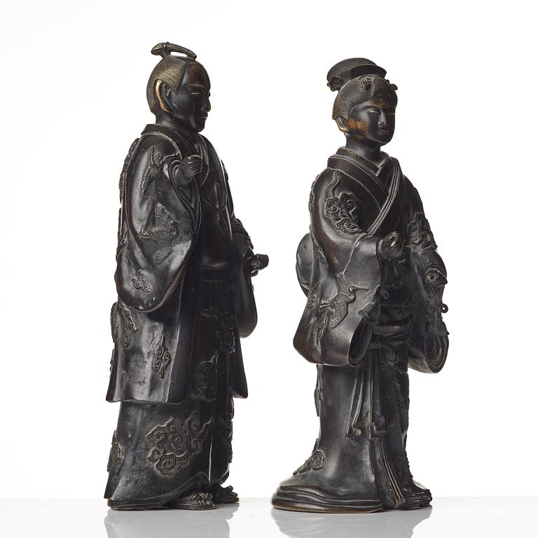 Two standing Japanese bronze sculptures of a Samurai and Bijin, Edo period (1603-1868).