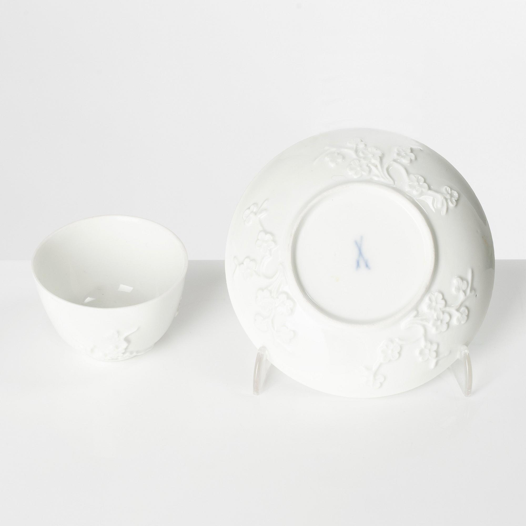 A blanc de Chine cup with saucer, Meissen, 18th century.
