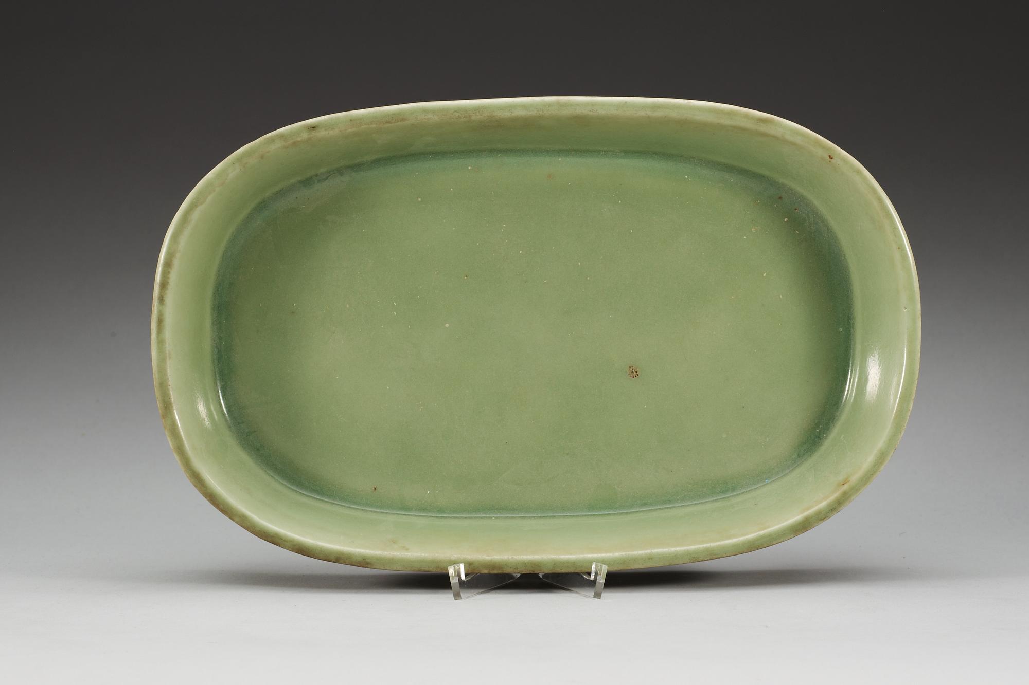 A celadon glazed narcissus jardiniere, Qing dynasty.