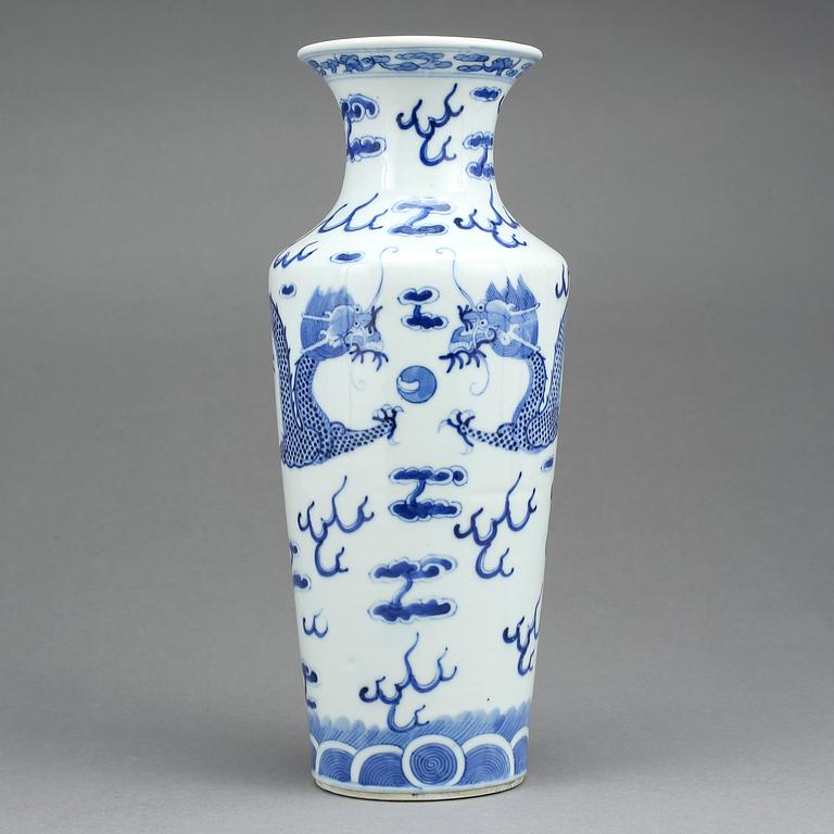 VAS, porslin, Kina, 1800/1900-tal.