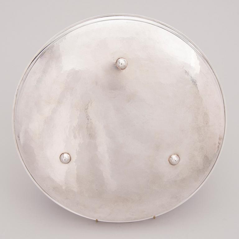 Tapio Wirkkala, A sterling silver dish, Hopeakeskus, Hämeenlinna, 1973.