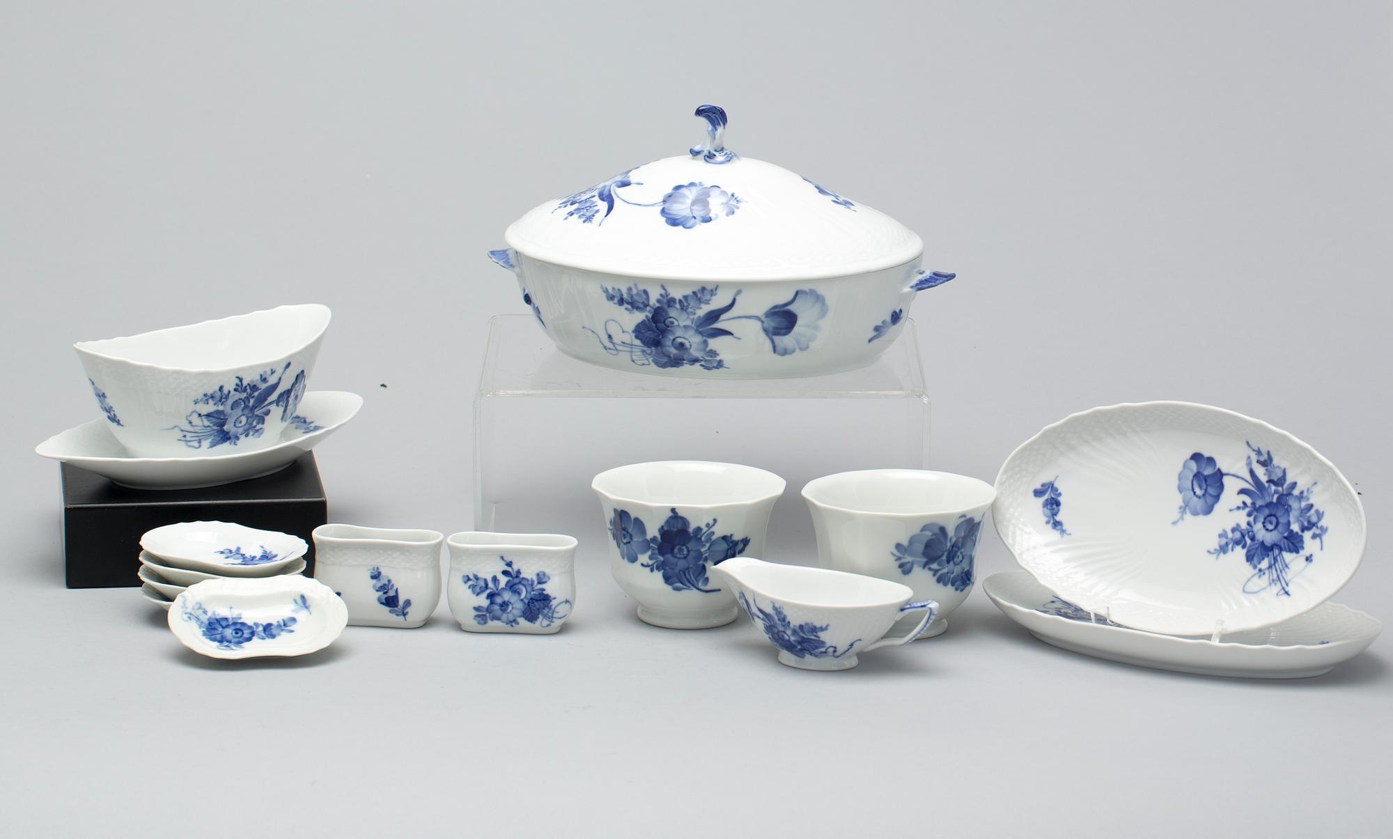 SERVIS, "Blå Blomst", 79 delar, Royal Copenhagen, 1900-tal.