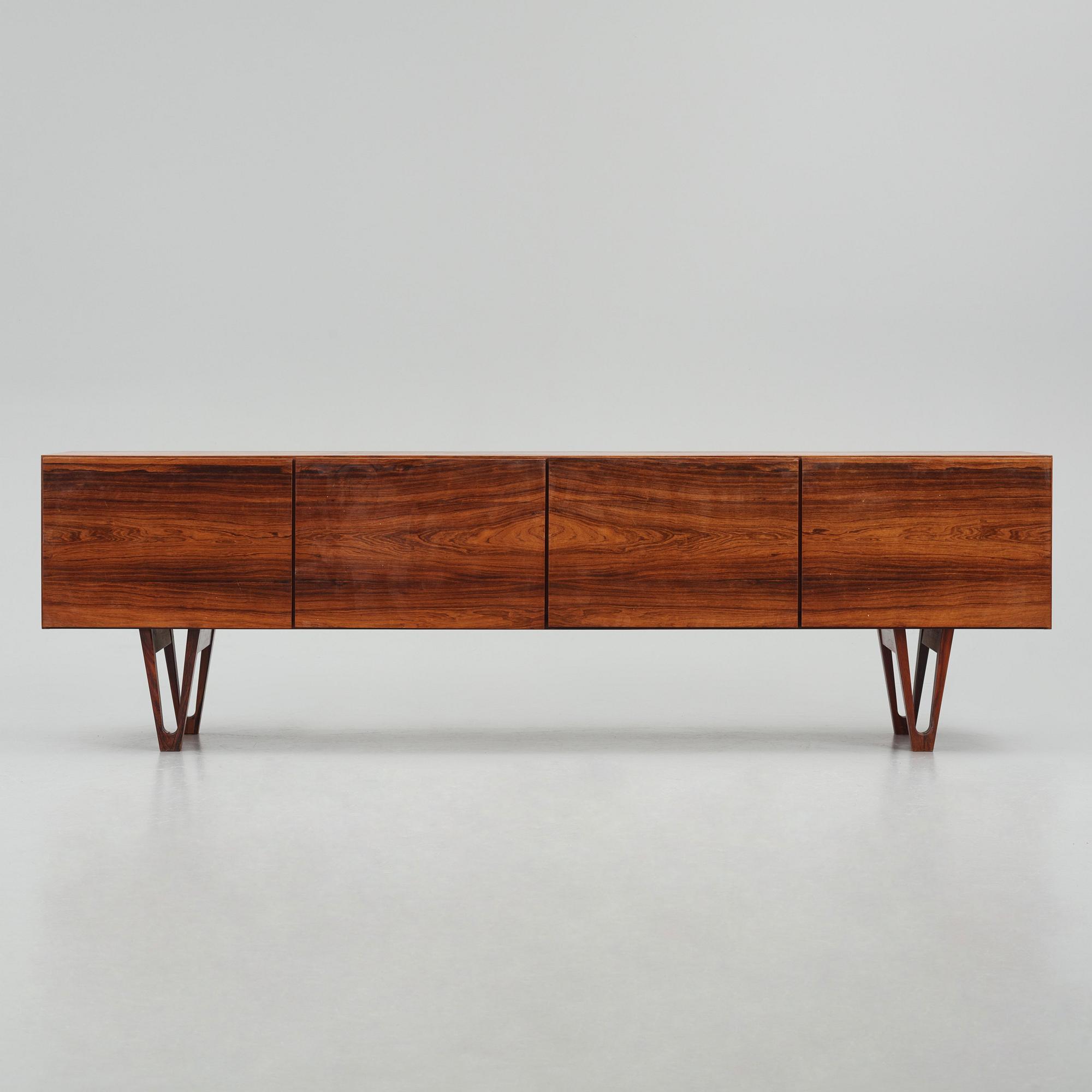 Ib Kofod-Larsen, sideboard, modell "501" ur "Ib 500"-serien, Seffle Möbelfabrik 1960-tal.