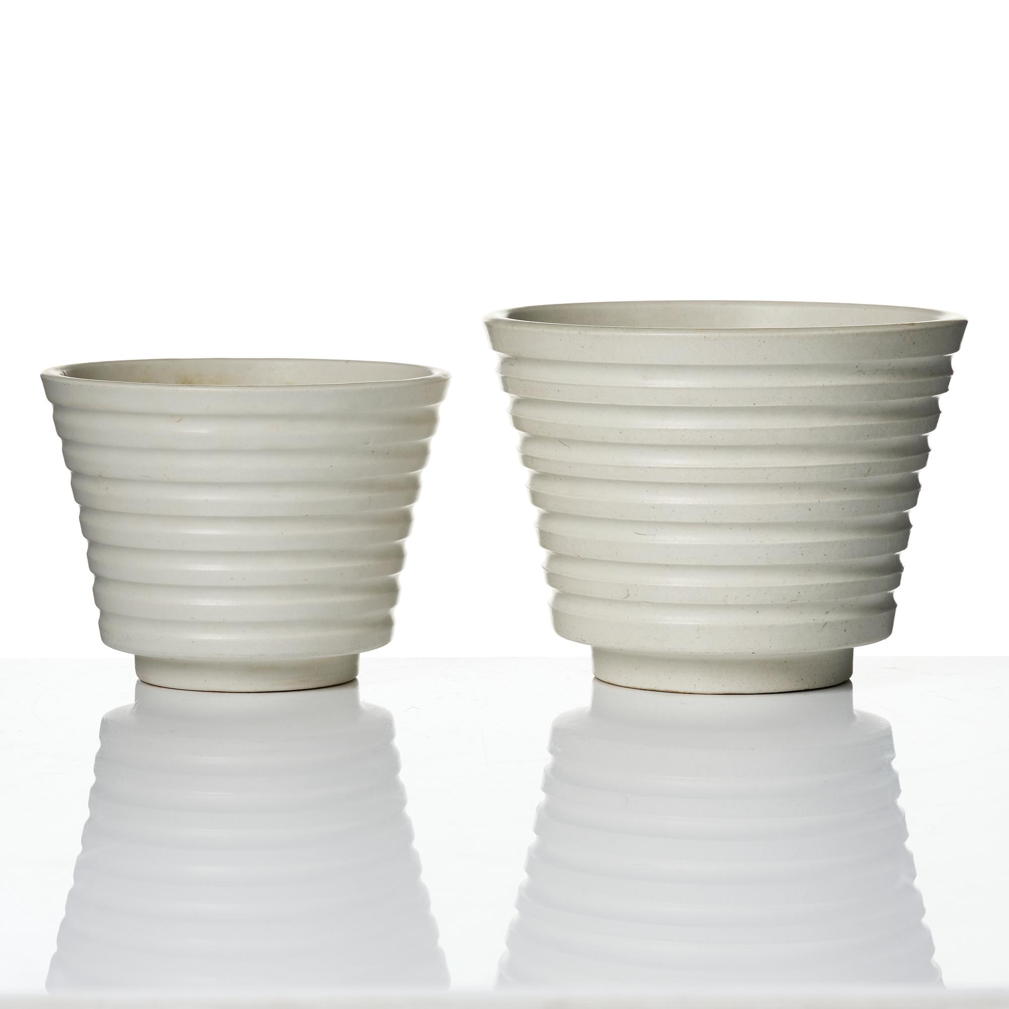 Wilhelm Kåge, A set of three ceramic flower pots, a vase and jar with lid,  Gustavsberg 1930s.