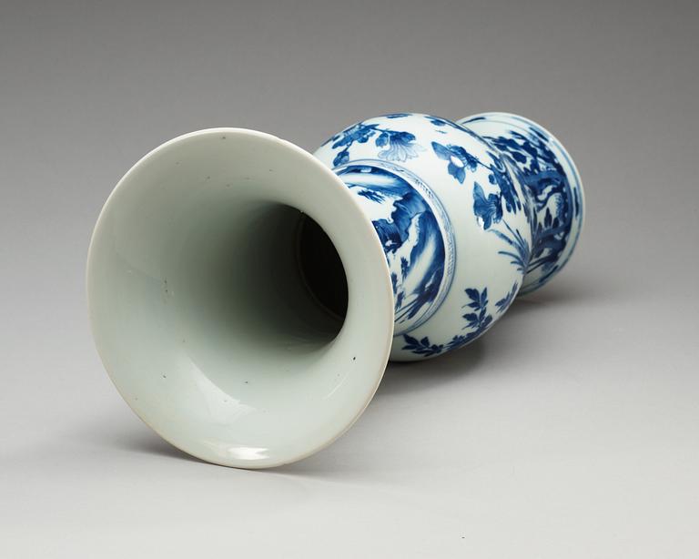 VAS, porslin. Qing dynastin, Kangxi (1662-1722).