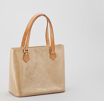 1383. A beige monogram vernis handbag by Louis Vuitton.