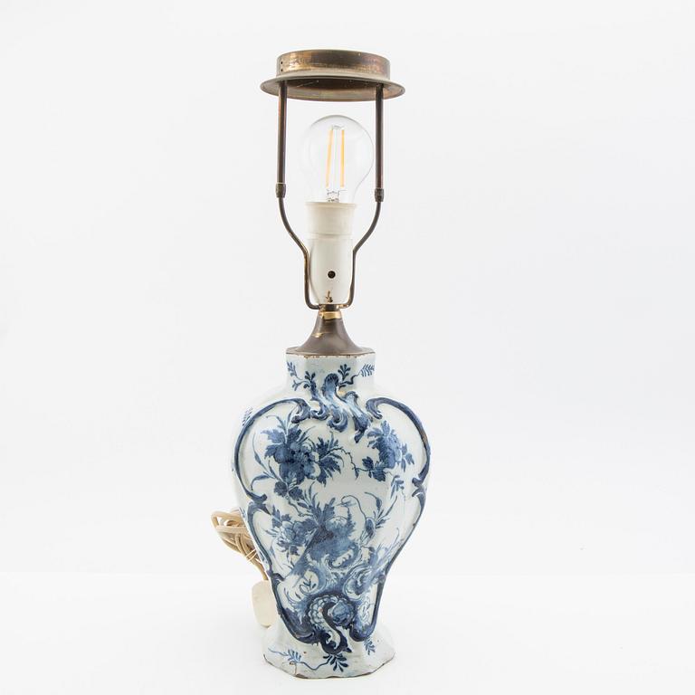 Urn, faience, Holland, Delft, 18th century.