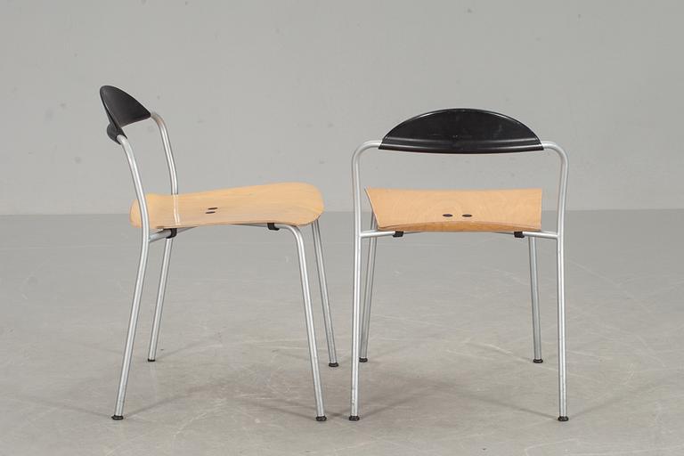 STOLAR, ett par Vico Magistretti för Fritz Hansen.