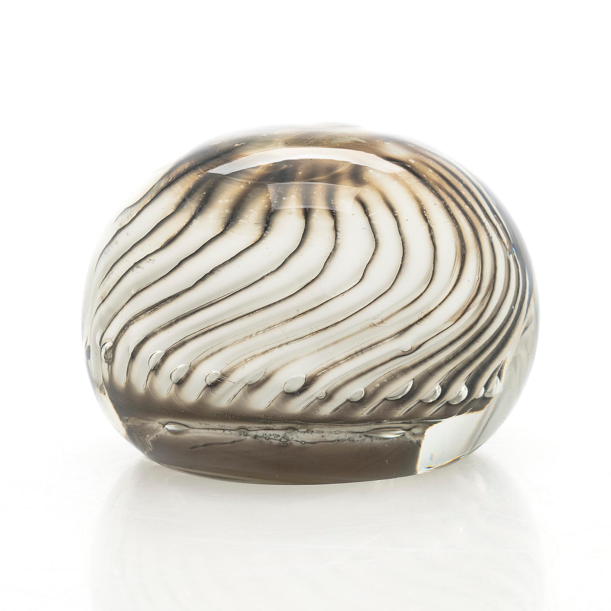 Oiva Toikka, a glass paper weight, / sculpture. signed Oiva Toikka Nuutajärvi Notsjö.