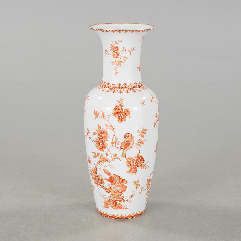 A porcelain floor vase from Kaiser in Germany, second half of the 20th century.
