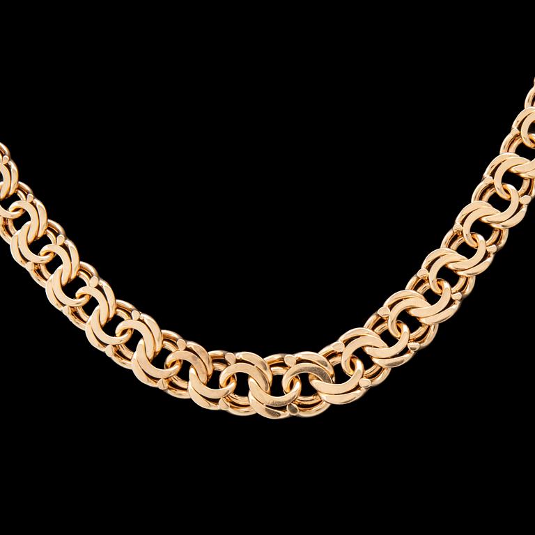 An 18K gold Bismarck link necklace.