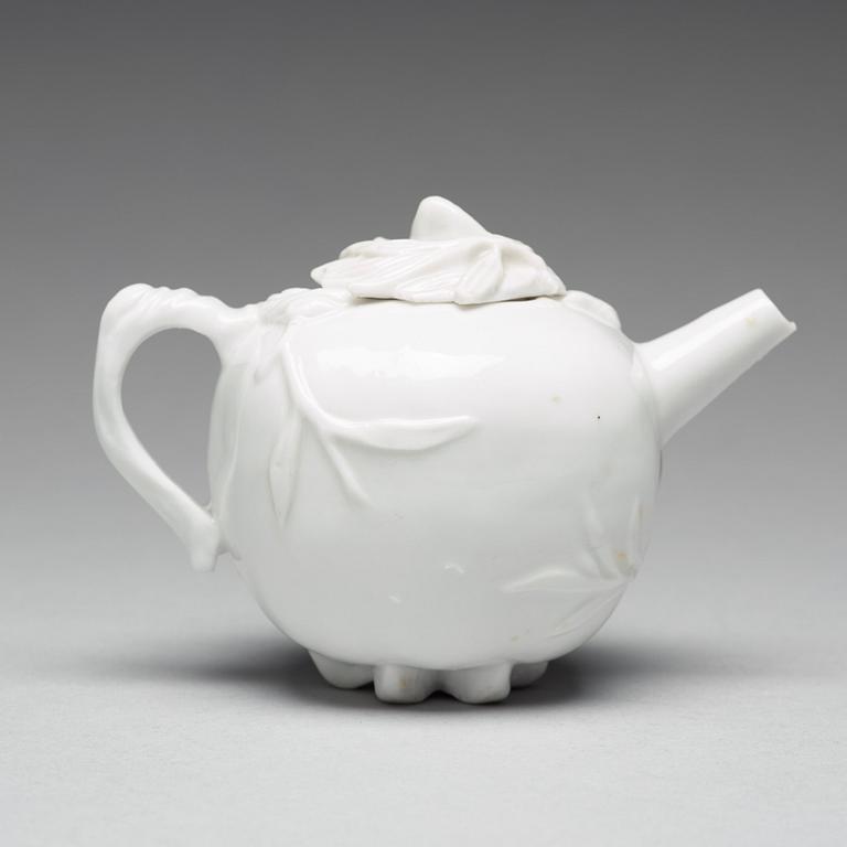 A pomegranate-shaped blanc de chine teapot with cover, Qing dynasty, Kangxi (1662-1722).