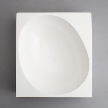 Naoto Fukasawa, a contemporary serving bowl "Outside" for B&B Italia.