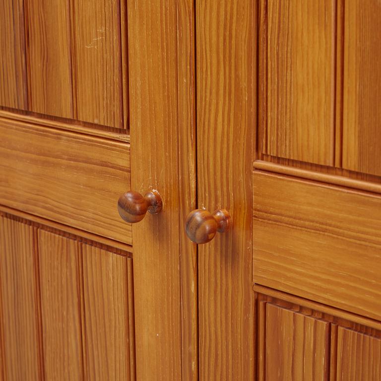 Andreas Hansen, a set of four bookcase modules from Hadsten Træindustri, Denmark.