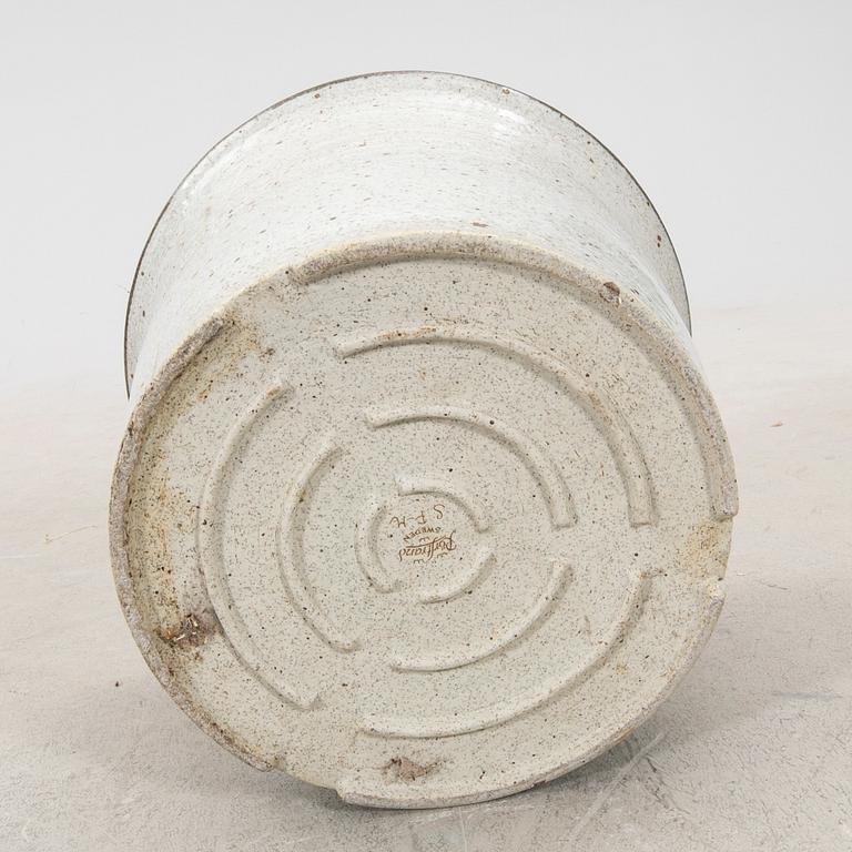 Signe Persson-Melin, ytterfoder glaserat stengods Rörstrand senare delen av 1900-talet.