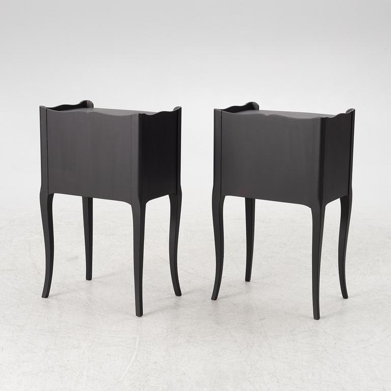 Sängbord, ett par, rokokostil, 1900-talets andra hälft.