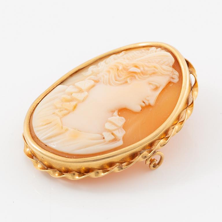Brooch/pendant, 18K gold with shell cameo.