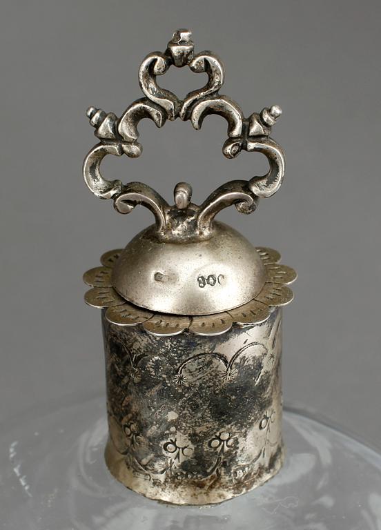 FLASKA, glas med propp delvis i låghaltigt  silver, 1800-tal.