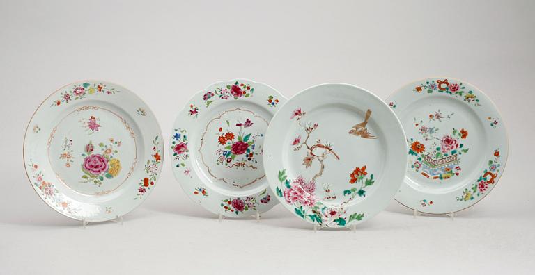 TALLRIKAR, 4 st snarlika, porslin, Kina, Qianlong 1736-1795.