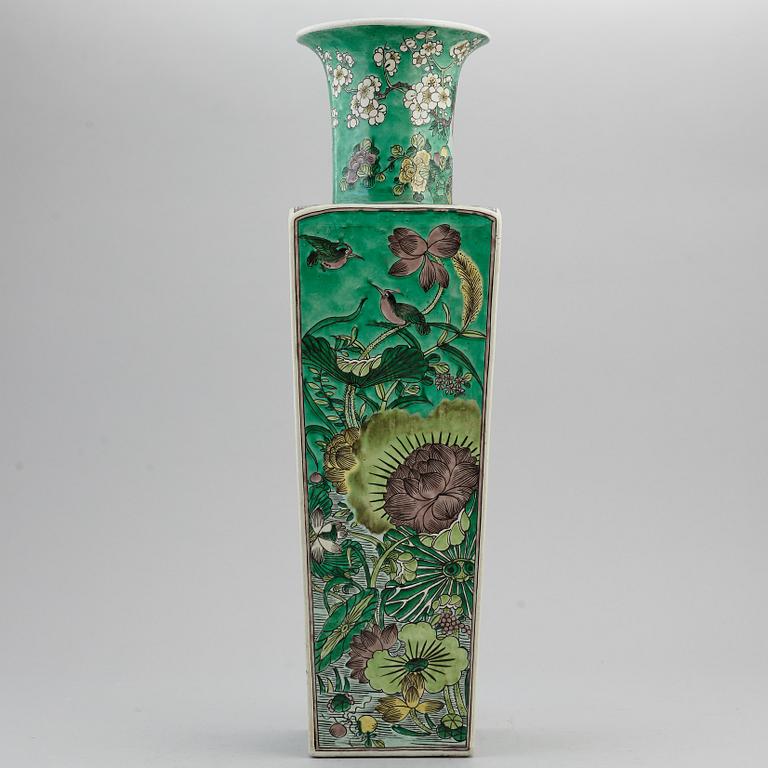 A Chinese famille verte squared vase, 20th century.