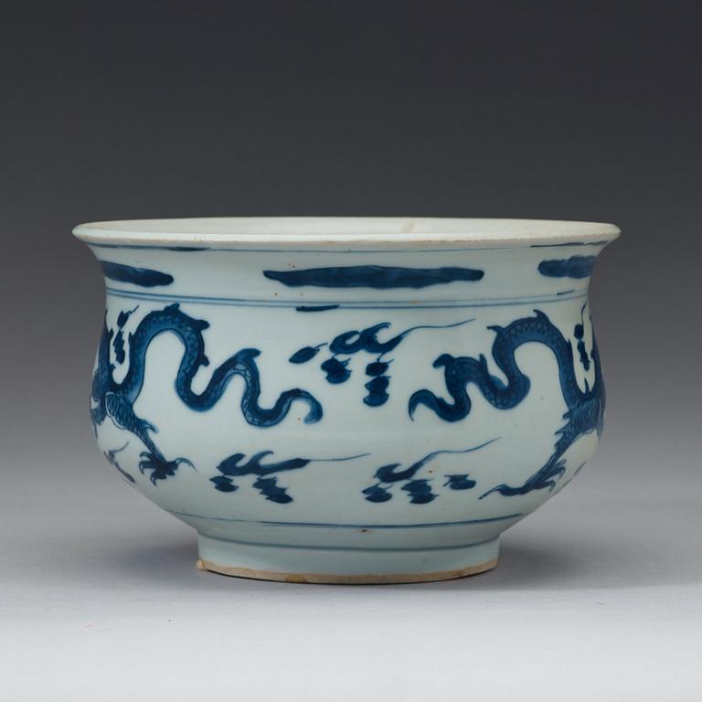 A blue and white censer, Qing dynasty, early 18th century.