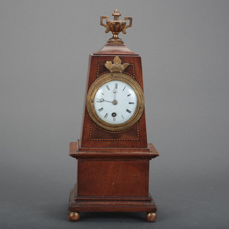 BORDSPENDYL, empire, 1800-talets början.
