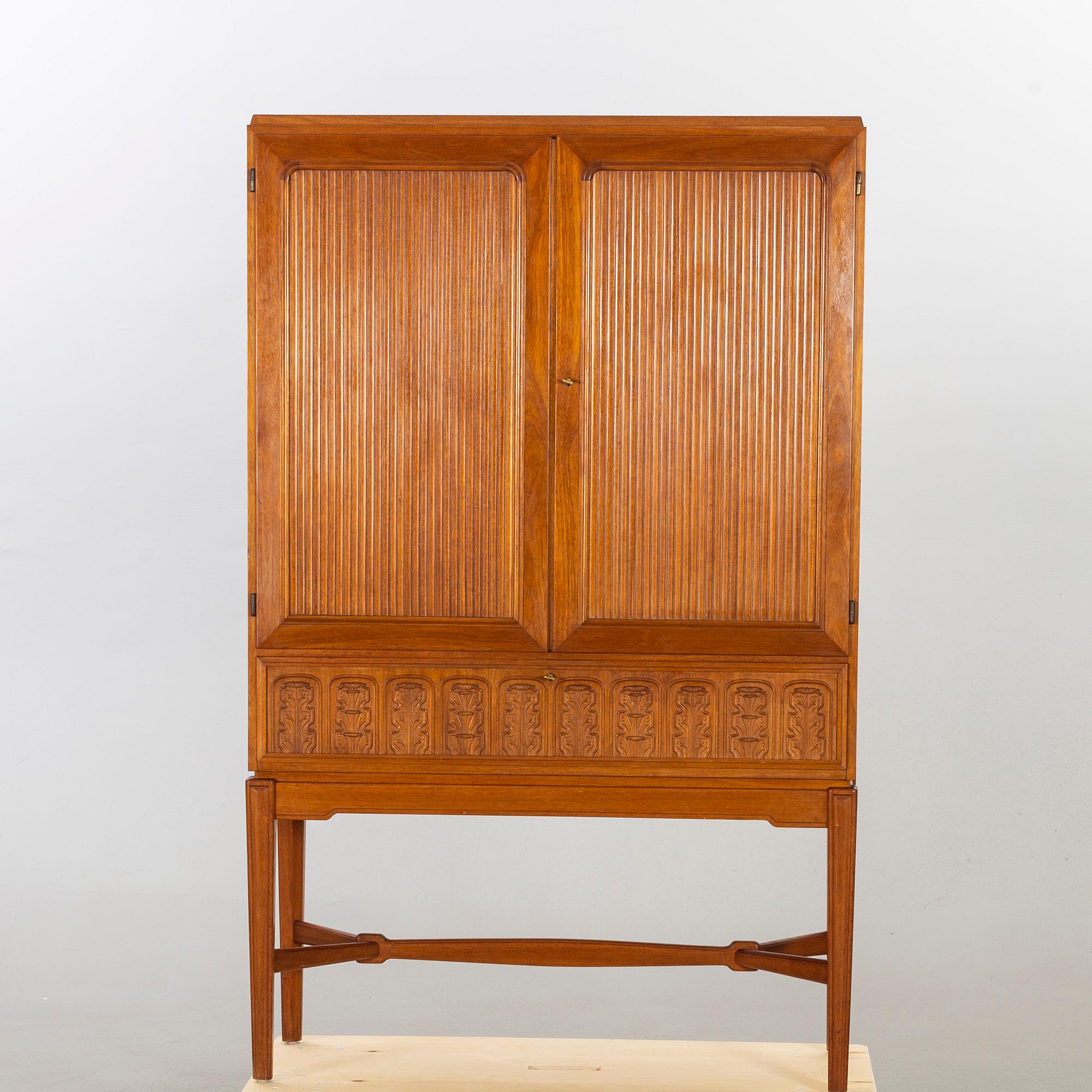 CABINET, Hjalmar Wikström Möbelsnickare, Stockholm, 1920-/1930-tal. Attributed to Carl Malmsten.