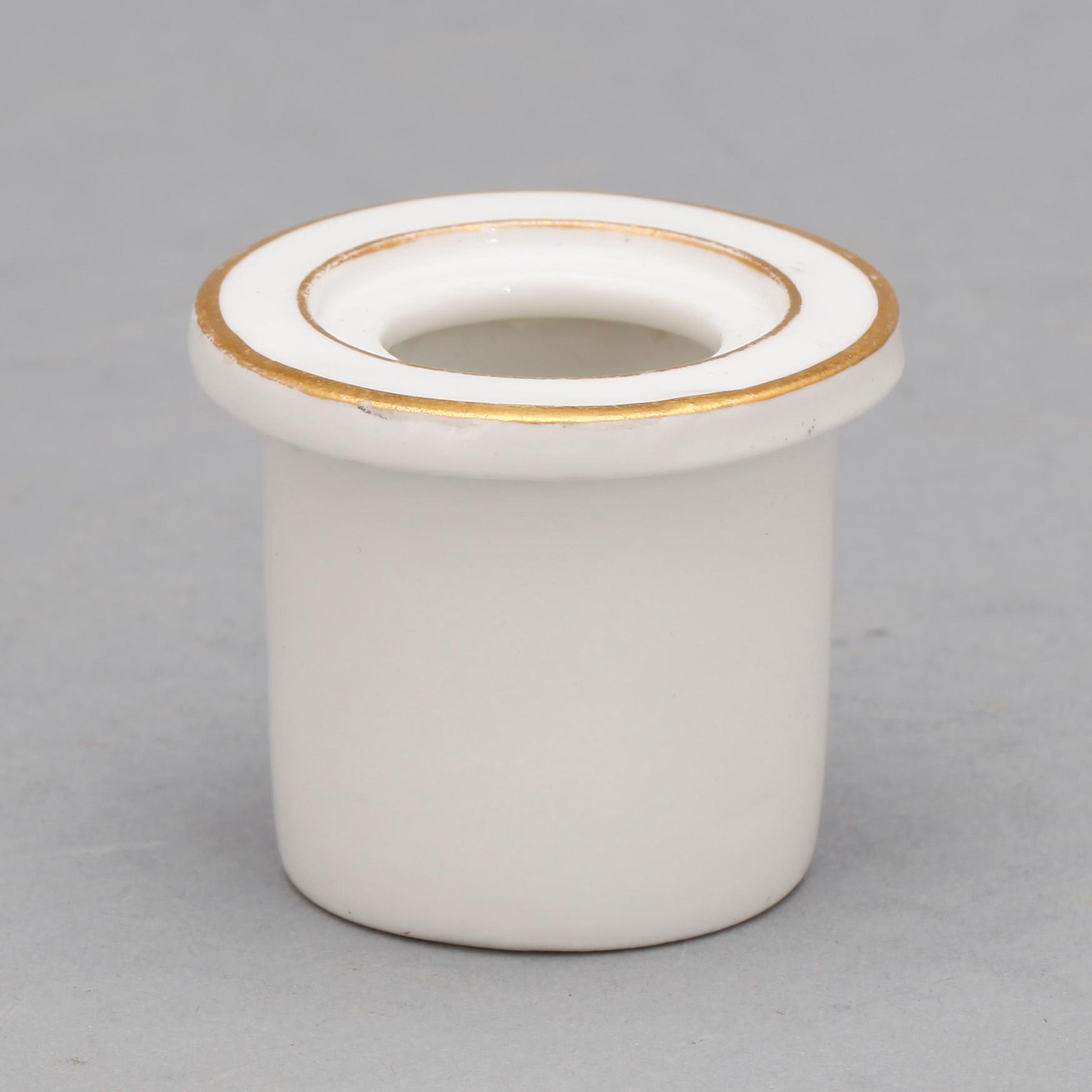 BLÄCKHORN samt LJUSSTKAR, ett par, porslin, Meissen, 18/1900-tal.