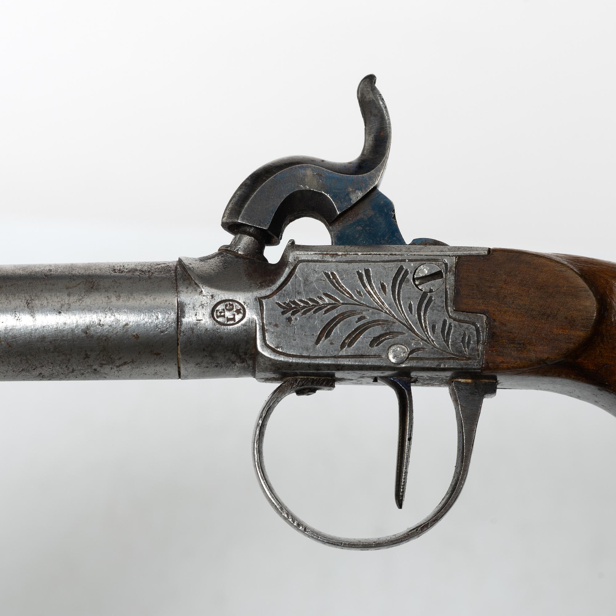 Slaglåspistoler ett par, belgiska, i schatull, 1800-talets mitt.