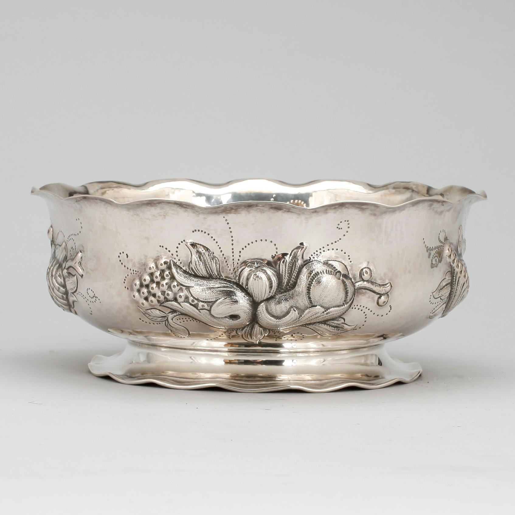 SKÅL, silver, C G Råström, Stockholm, 1946.  Vikt ca 482 gram.