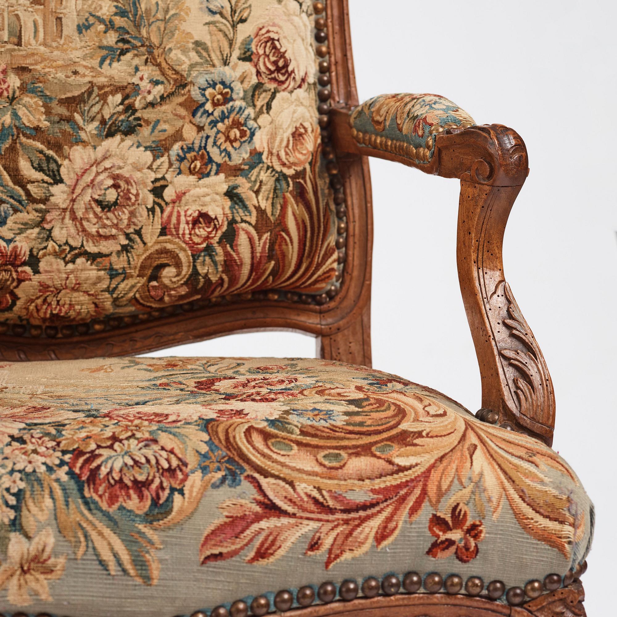 Karmstolar, sex stycken, Frankrike 1700-talets mitt, Louis XV. (Soffa 1800-tal medföljer).