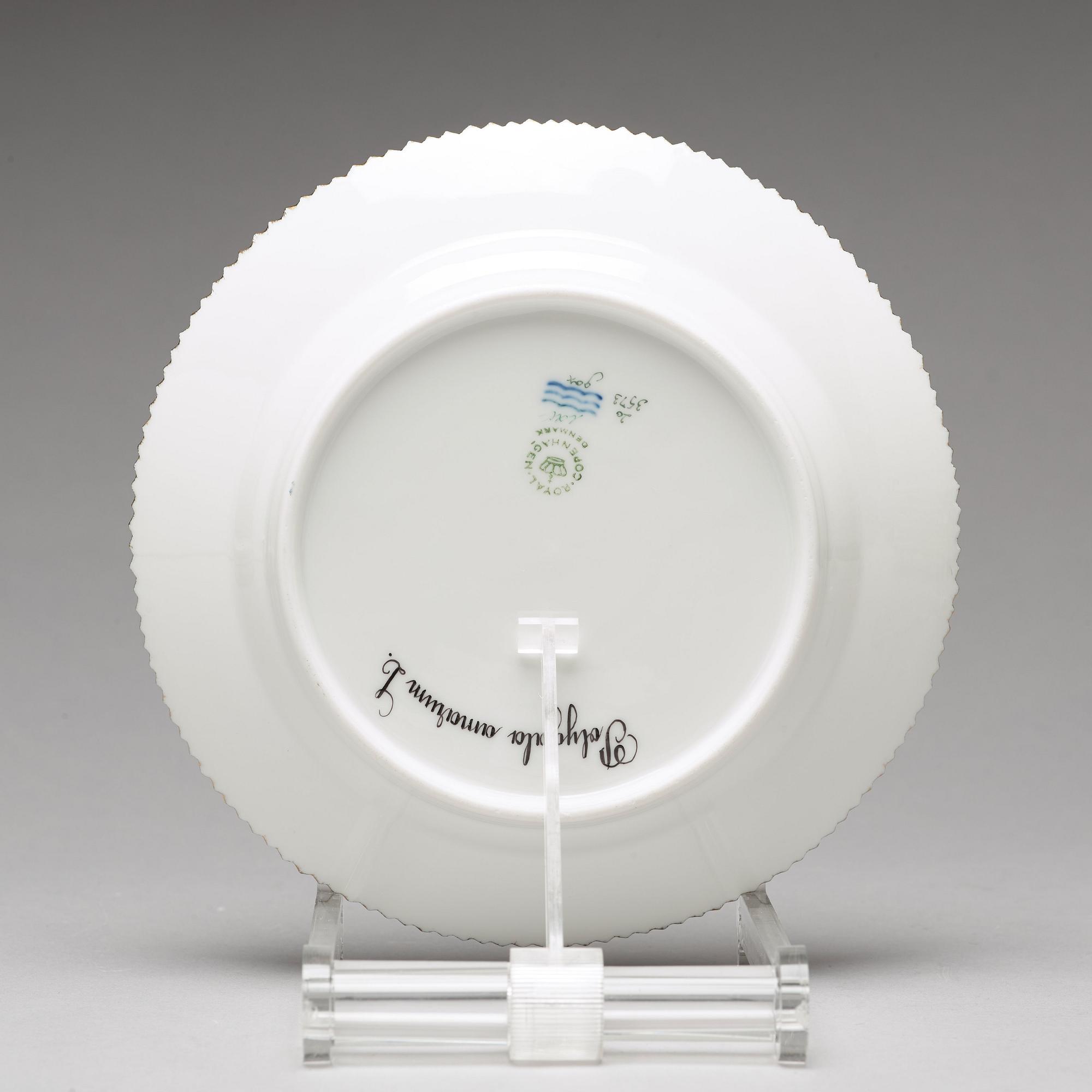 ASSIETTER, 12 stycken, porslin. "Flora Danica", Royal Copenhagen, Danmark, 1900-tal.