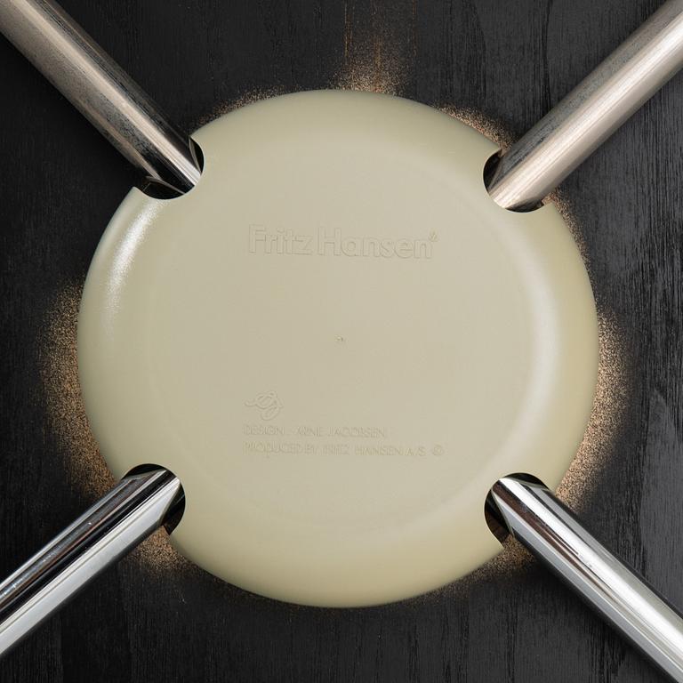 Arne Jacobsen, chairs, a pair, "The Seven", Fritz Hansen, Denmark 2007.