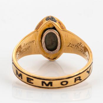 A mourning ring in 18K gold and black enamel set with rose-cut diamonds.