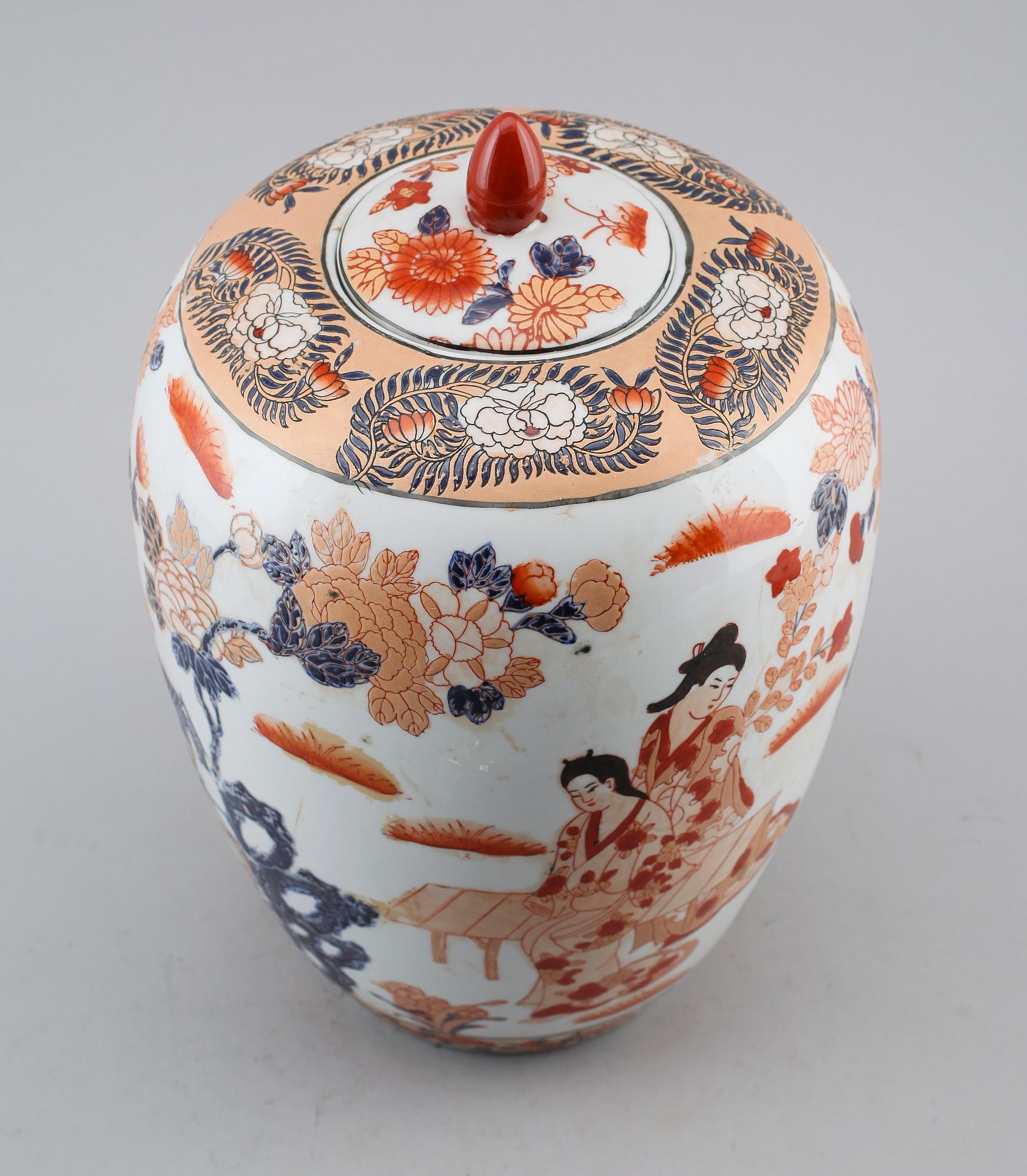 LOCKURNA, porslin, Japan, 1900-talets första hälft.