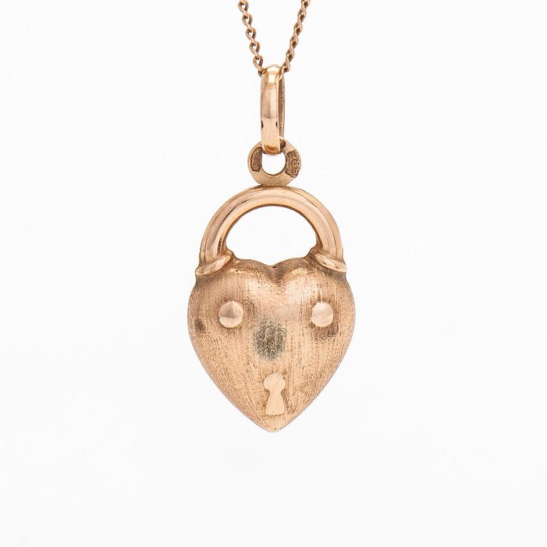 A 14K gold necklace with a heart pendant. Import marked Grün Huge & Co, Helsinki.