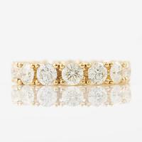 Eternity ring in 18K gold set with brilliant-cut diamonds.