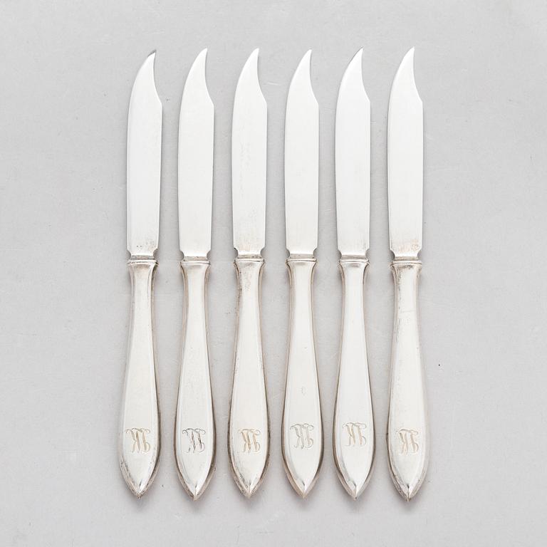 A set of six silver fruit knives, a sweatmeat bowl and a tea strainer, Finland 1922-31.