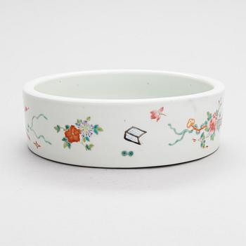 A Chinese Famille-Rose porcelain bowl, 20th century.