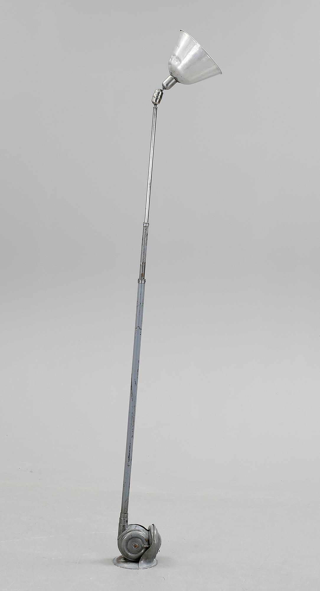 VÄGGLAMPA, "Triplex-pendel", Johan-Petter Johansson, omkring 1900-talets första hälft.