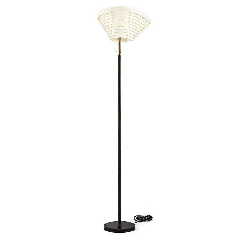 Alvar Aalto, 'Angel wing' model A 805 floor light manufactured by Valaisinpaja Oy, end of 20th century.