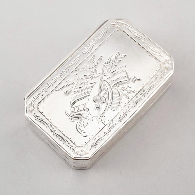 DOSA, silver, Carl Petter Lampa, Stockholm 1828. Vikt ca 58 gram.