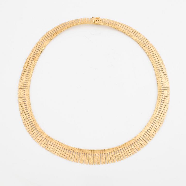 18K gold necklace.